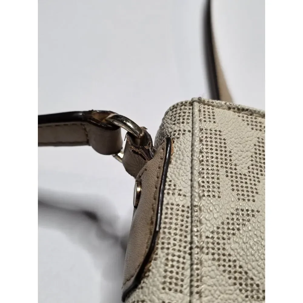 Michael Kors Jet Set Travel Signature Logo Messenger Bag - Color cream